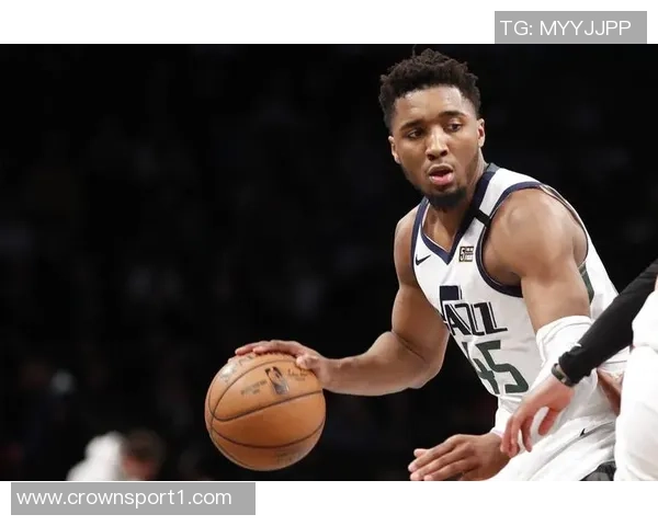 戈贝尔半场压哨补篮被判干扰球无效挑战成功引发热议