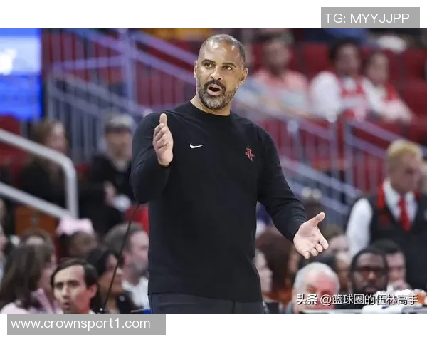 乌度卡称赞狄龙近期状态出色期待他在比赛中展现强烈侵略性 乌度卡称赞狄龙近期状态出色期待他在比赛中展现强烈侵略性