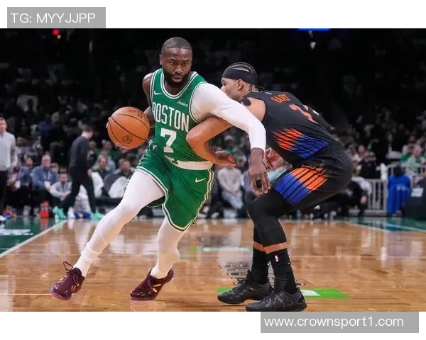 杰伦布朗高效表现三分球火力全开助力球队获胜