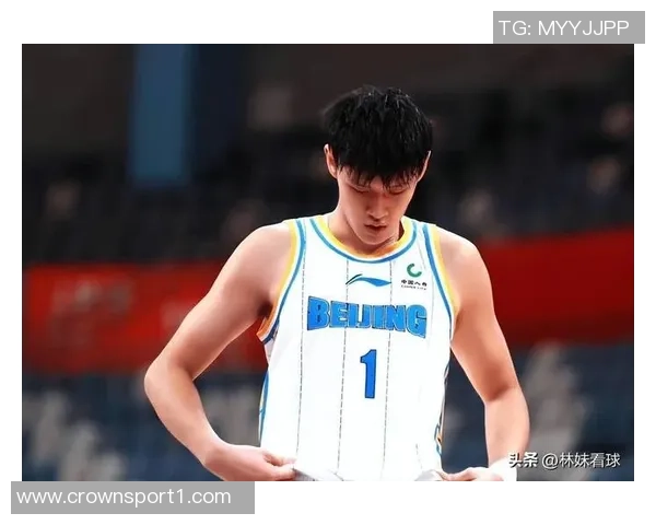 曾凡博防守失误贾里德巴特勒轻松突破上篮得分 曾凡博防守失误贾里德巴特勒轻松突破上篮得分