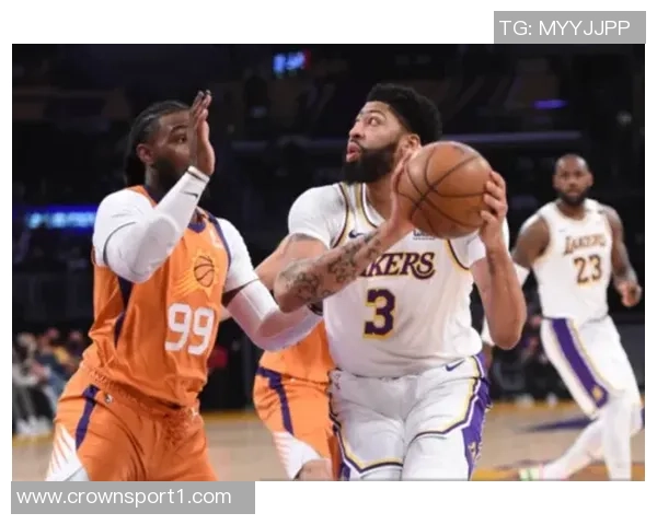 布歇表现出色半场砍下17分7板正负值高达23助球队领先 布歇表现出色半场砍下17分7板正负值高达23助球队领先