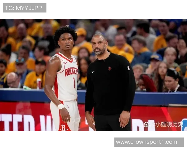 真爱无敌狄龙赛后与火箭队员亲切握手并与费尔蒂塔亲密交流